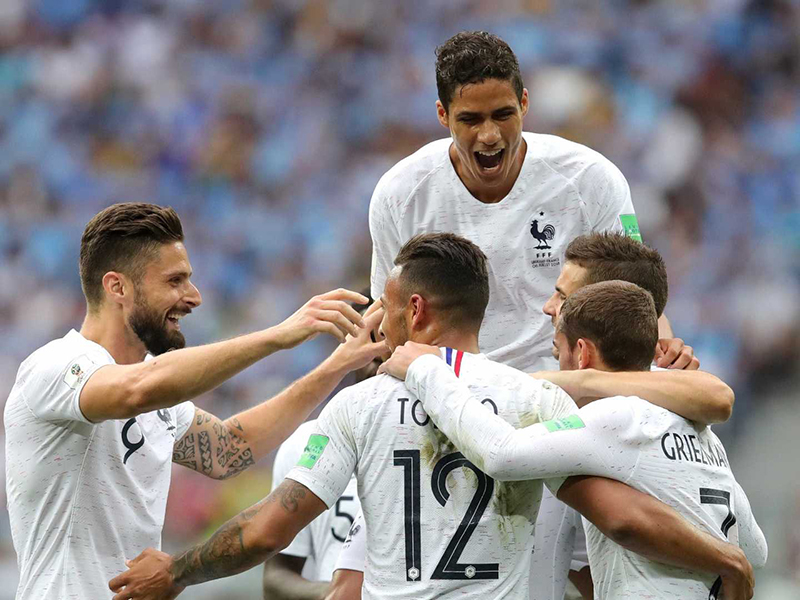 França faz 2 a 0 no Uruguai e está nas semis da Copa do Mundo