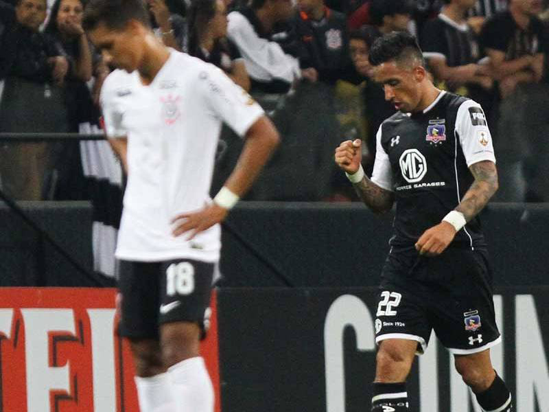 Corinthians vence o Colo-Colo, mas está fora da Libertadores