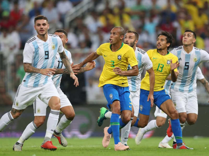 Miranda marca nos acréscimos, Brasil vence a Argentina e leva o Superclássico 