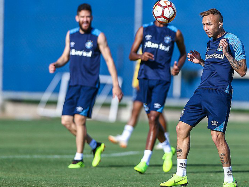 Time de Renato Gaúcho procura bom resultado jogando em casa 