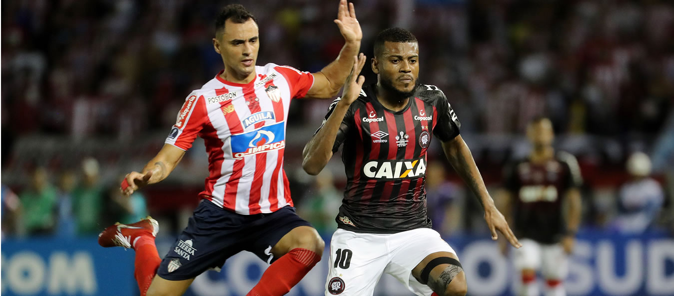 Atlético-PR segura empate e decide a Sul-americana na Baixada