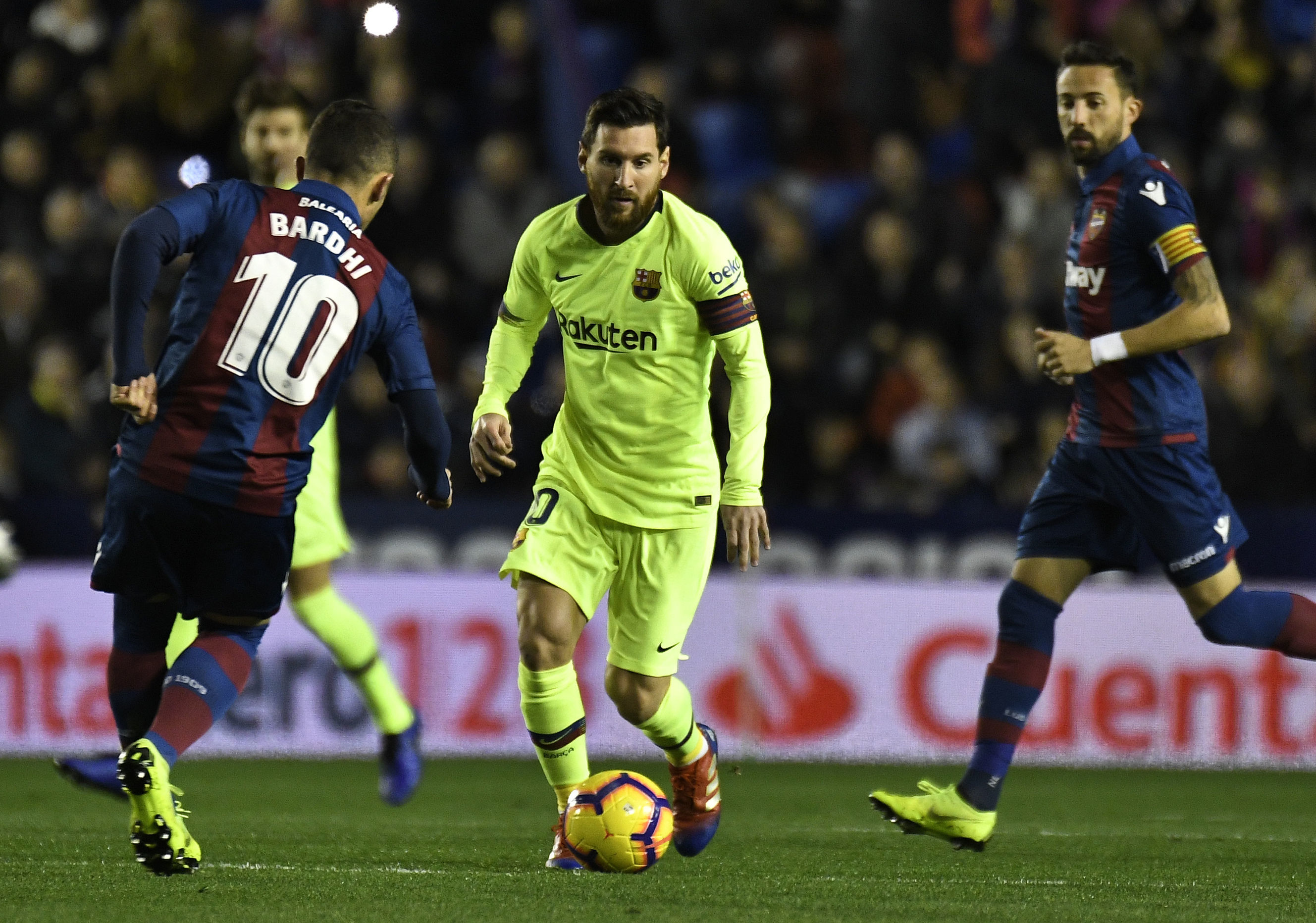Barcelona goleia Levante e continua na liderança da LaLiga