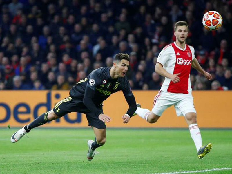 Cristiano Ronaldo e David Neres marcam em empate entre Ajax e Juventus