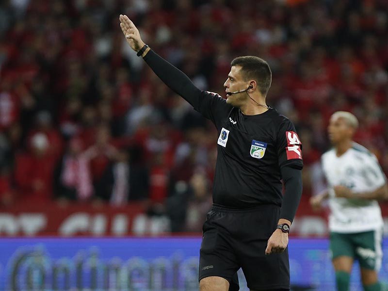 Internacional detona arbitragem após polêmico gol anulado nos acréscimos