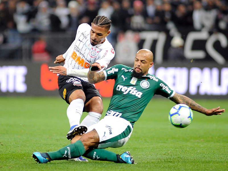 Corinthians e Palmeiras empatam em Itaquera e Santos dispara na liderança
