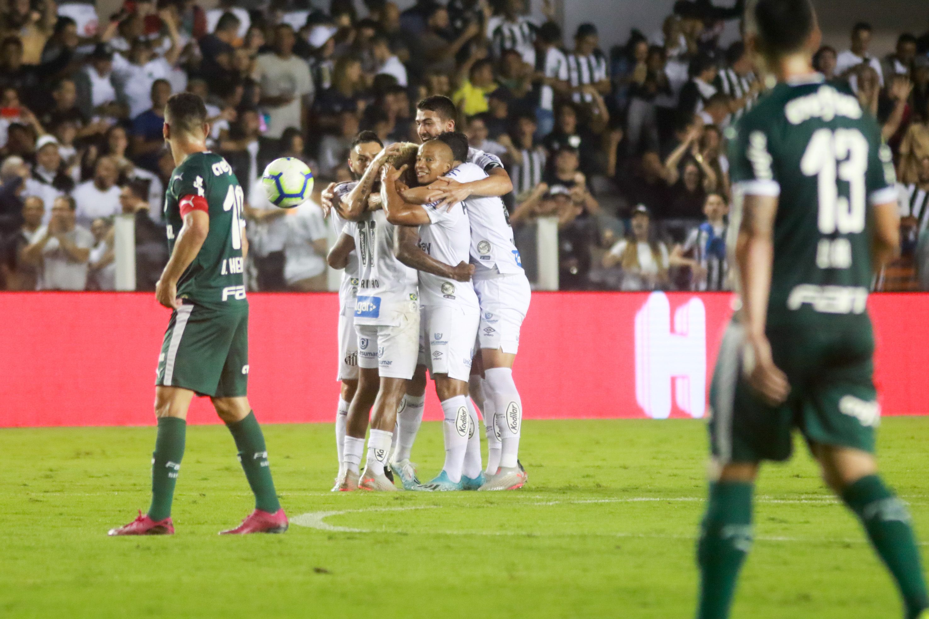 Santos derrota o Palmeiras e assume a vice-liderança do Brasileirão